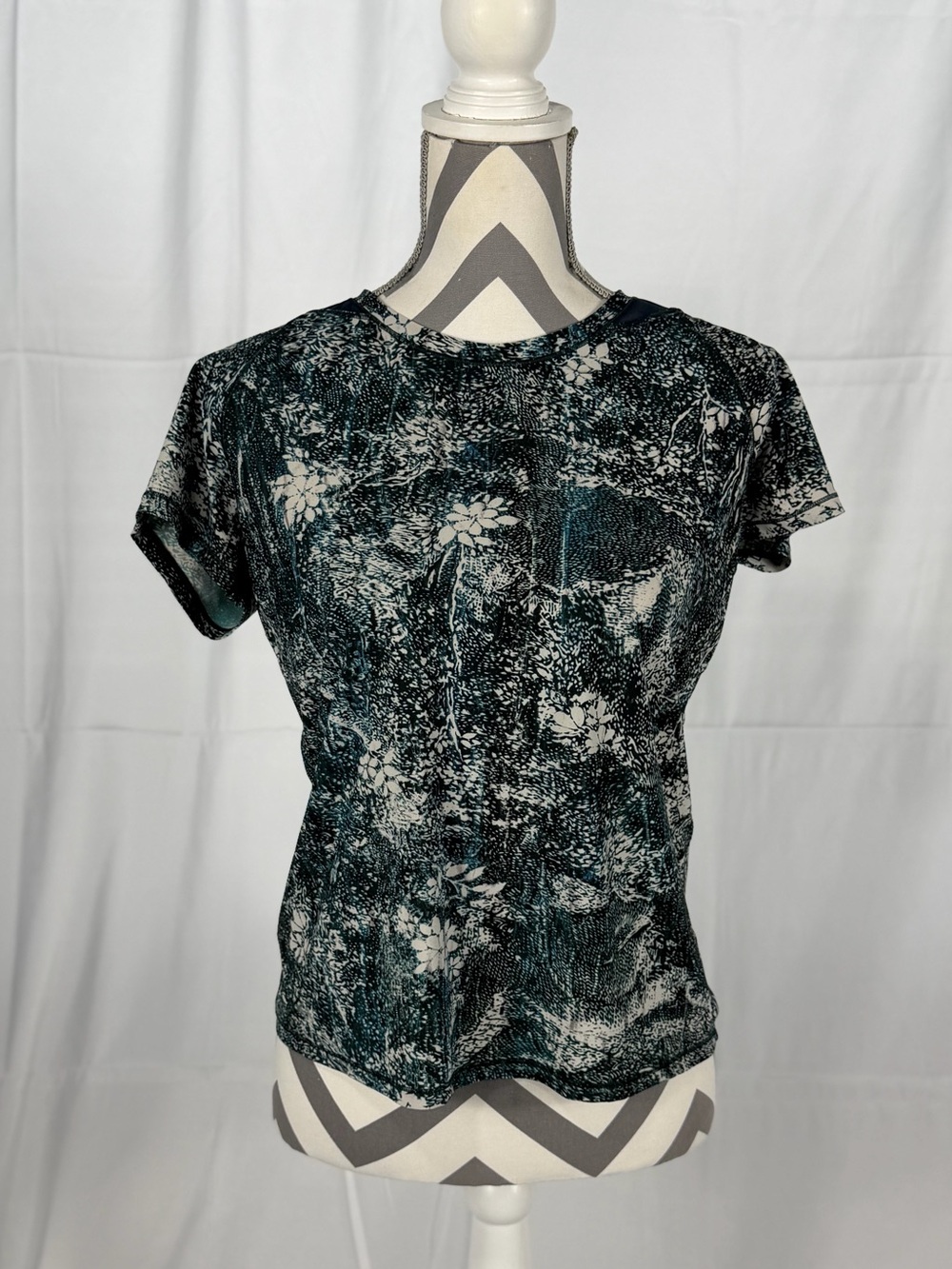 Lululemon Shirt Womens 6 Seek the Heat Short Sleeve Wildwood Nocturnal Blue Teal